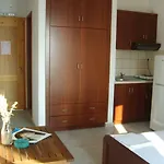 τo κamari Lägenhet *