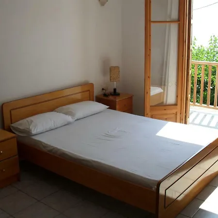 Apartment τo κamari