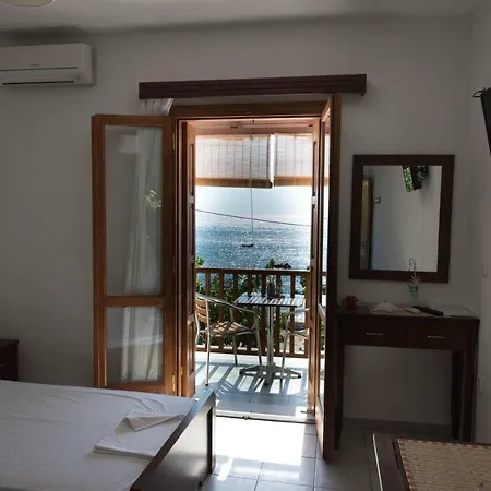 τo κamari Skyros